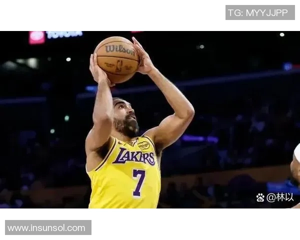 快船与湖人对决引发热议球迷热情高涨期待精彩表现