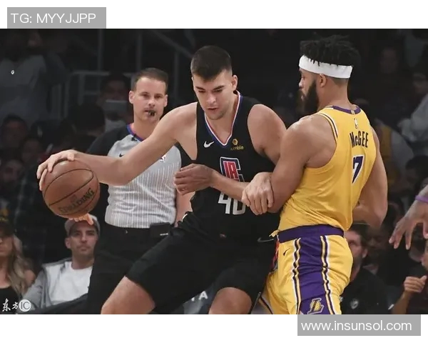 2015年魔术队与湖人队的精彩对决回顾与分析