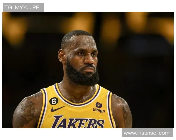 勒布朗詹姆斯：篮球之王的传奇旅程与影响力解析