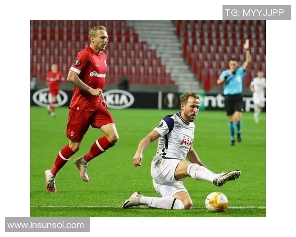 莱比锡与波尔图精彩对决集锦回顾赛场瞬间尽显足球魅力与激情 莱比锡与波尔图精彩对决集锦回顾赛场瞬间尽显足球魅力与激情