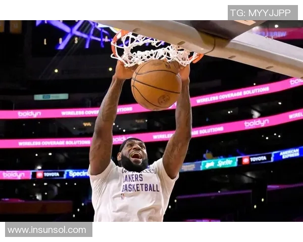 詹姆斯创历史新纪录成为首位4万分1万板1万助的篮球巨星 詹姆斯创历史新纪录成为首位4万分1万板1万助的篮球巨星