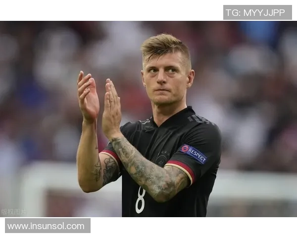 克罗斯的足球之路:从青涩少年到世界级中场大师的成长历程 克罗斯的足球之路:从青涩少年到世界级中场大师的成长历程