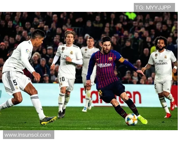 北京国安迎战巴塞罗那队展现中西足球文化的激情碰撞 北京国安迎战巴塞罗那队展现中西足球文化的激情碰撞