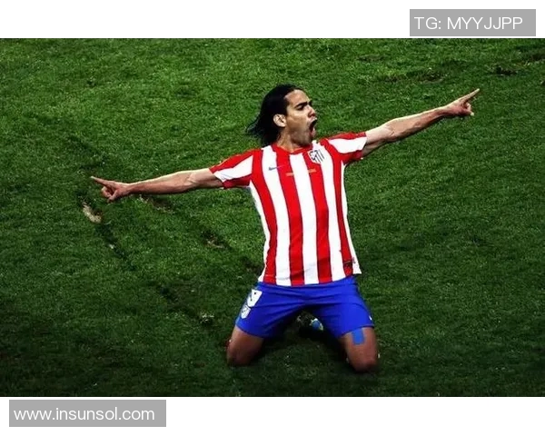 明日篮球明星的崛起之路：从青涩少年到赛场巨星的成长故事